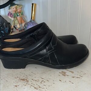 Women's Black Slip-On Shoes Clark’s Angie mist mules size 9